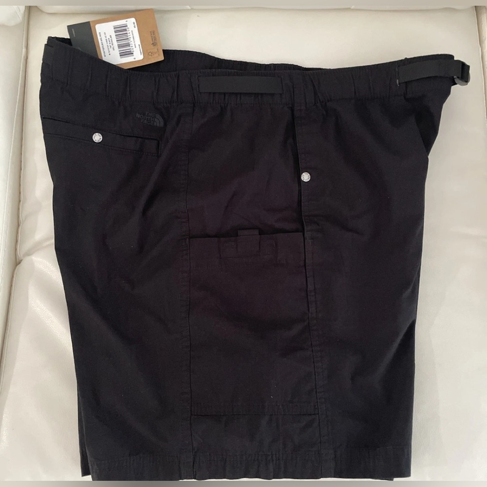 NWT The North Face Ripstop Cargo EZ Shorts
Men’s XXL - Picture 7 of 8